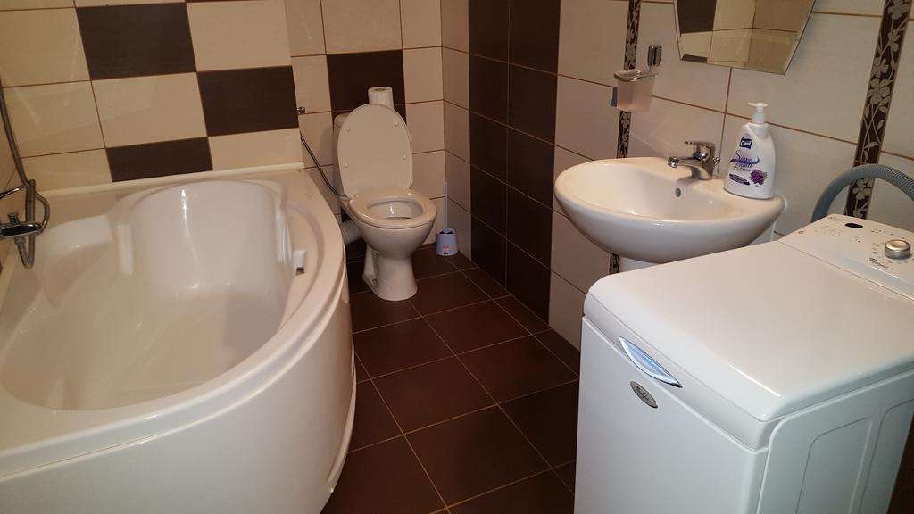 Sunlight Studio Apartment Oradea Bagian luar foto