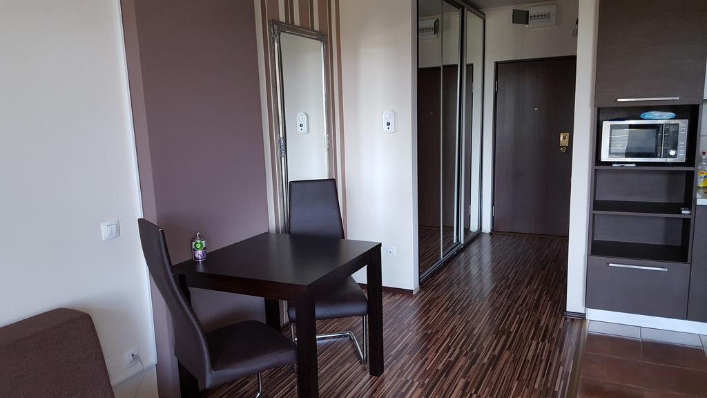 Sunlight Studio Apartment Oradea Bagian luar foto